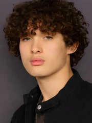 Накоа-Волф Момоа